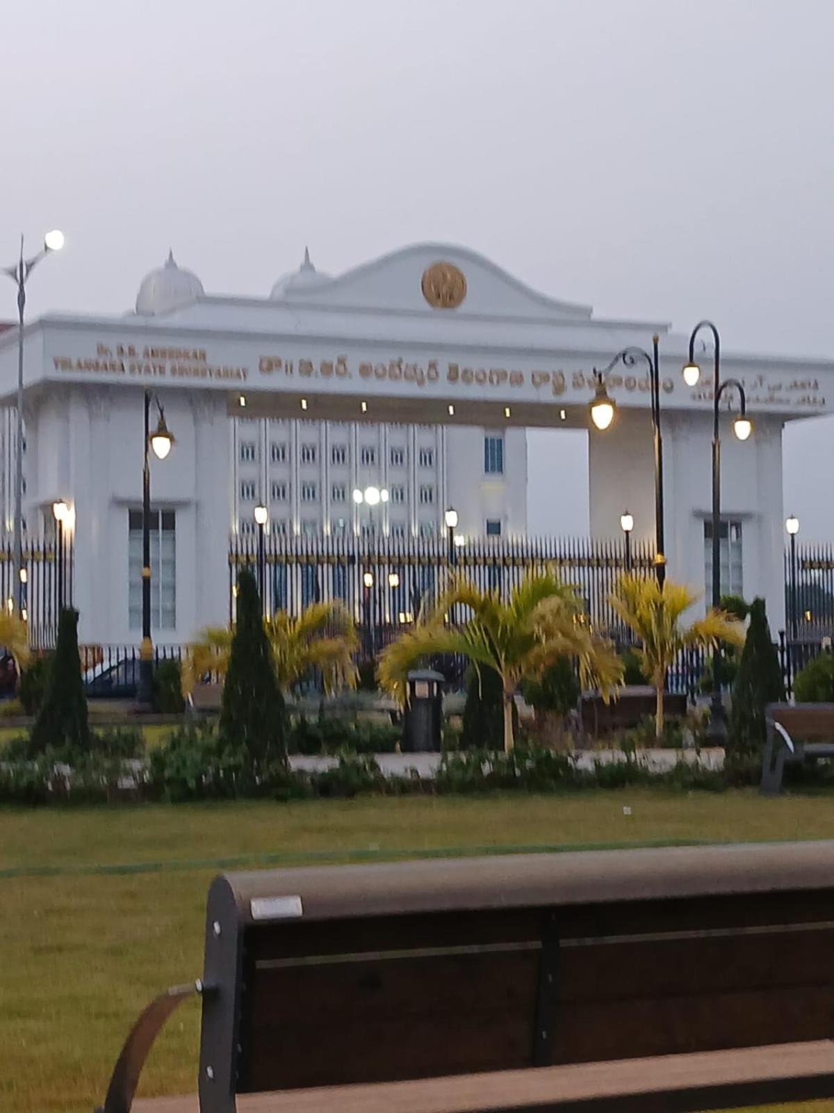 Dziire Service Apartment Haiderabad Buitenkant foto